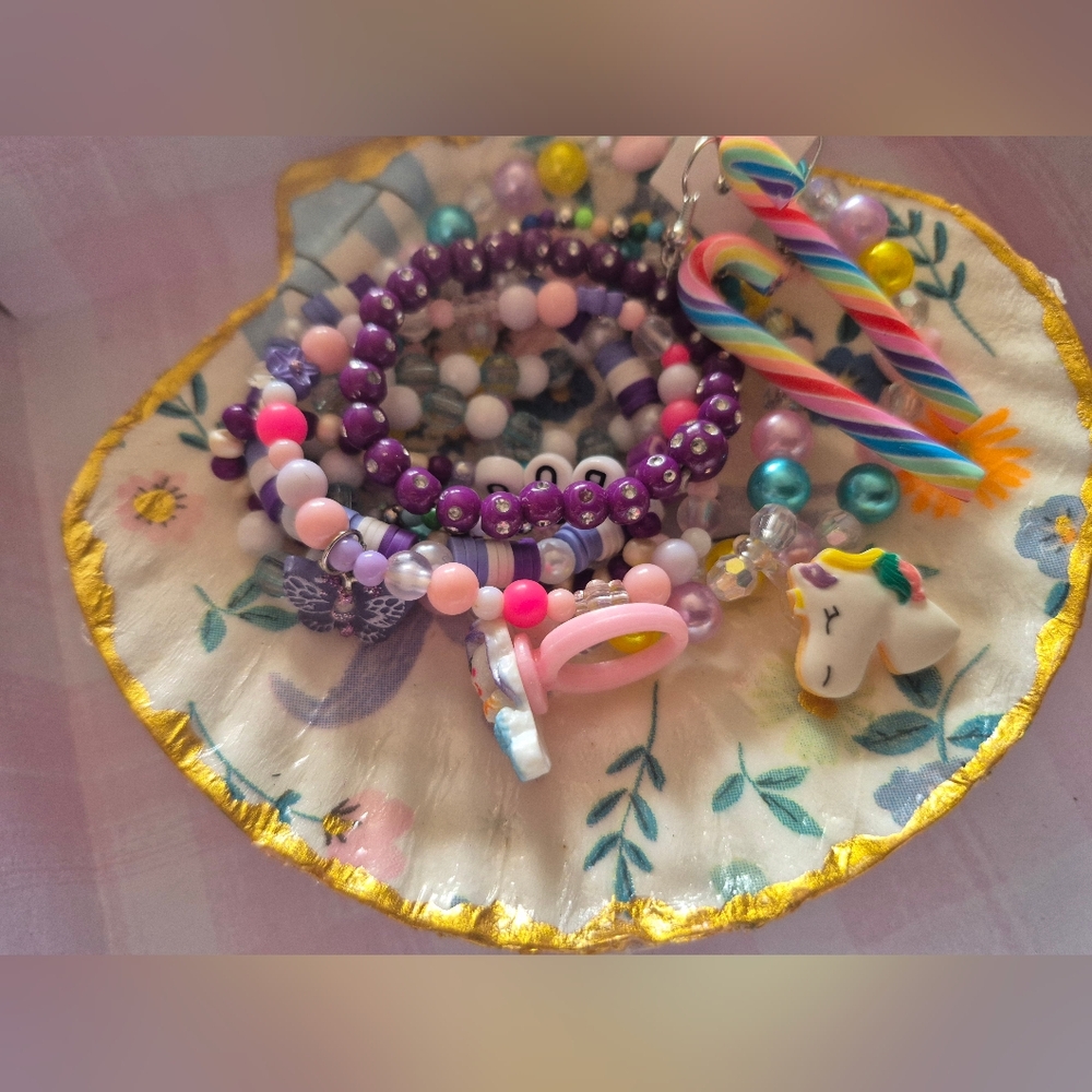 Unicorn  Shell Trinket Dish Wirh 6 Bracelets 1 Earring 1ring 1 Necklace